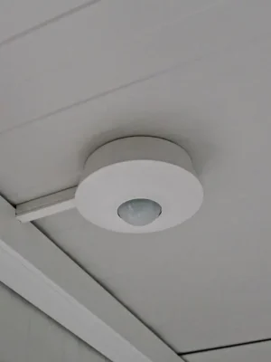 Deckenpräsenzmelder statt Lichtschalter, IP 55, Farbe weiß Erfassungswinkel 360° | Deckenpräsenzmelder (statt des Lichtschalters), IP 55, Erfassungswinkel 360° | 1784468 Highlight